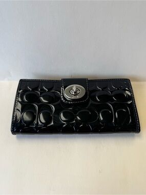 Vintage Y2K Coach Black Patent Leather Wallet Turn Key Lock Blue Lining.